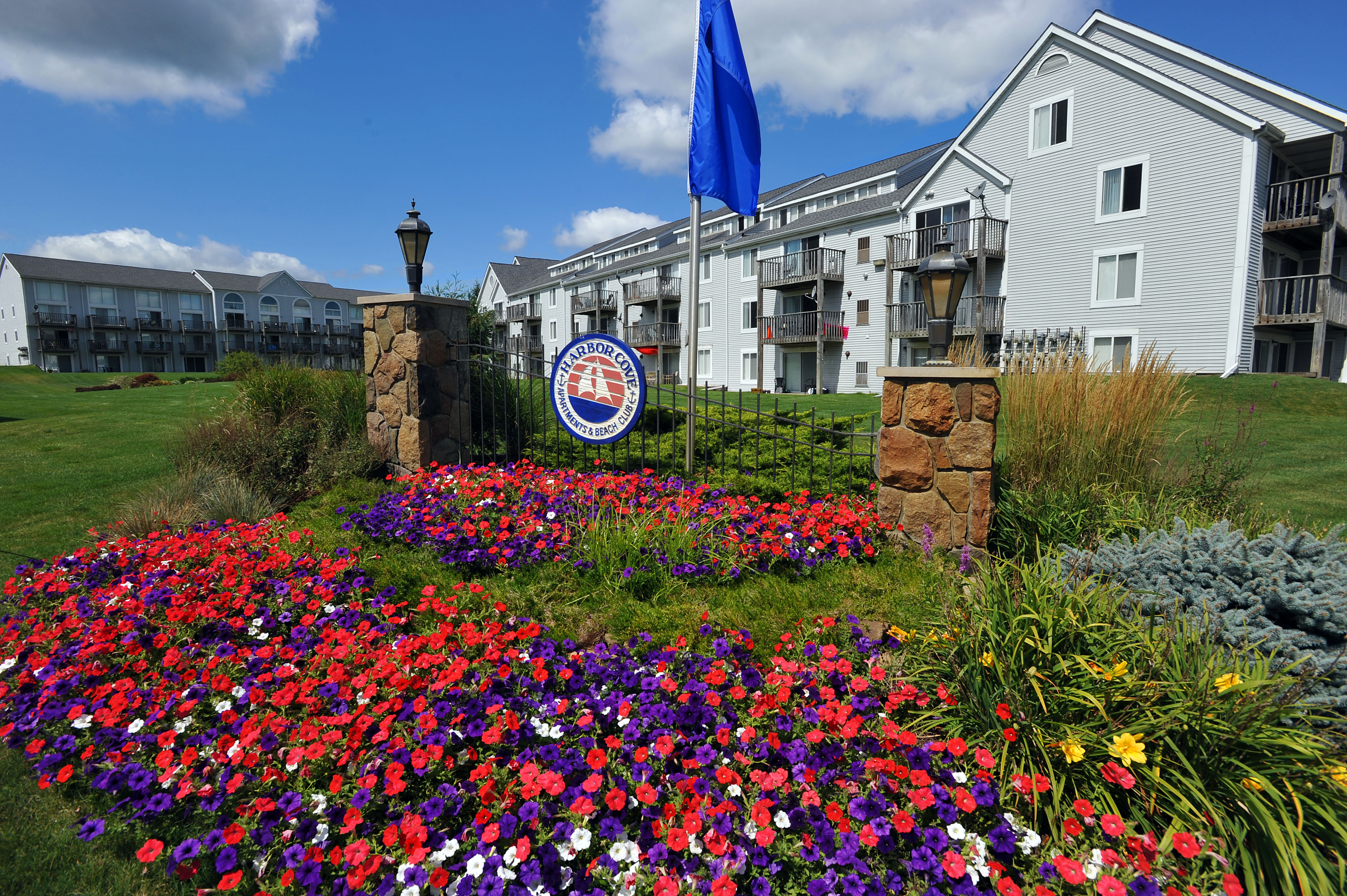 Harbor Cove exterior view